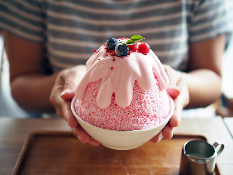 Strawberry kakigori